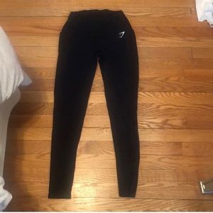 BLACK GYM SHARK LEGGINGS